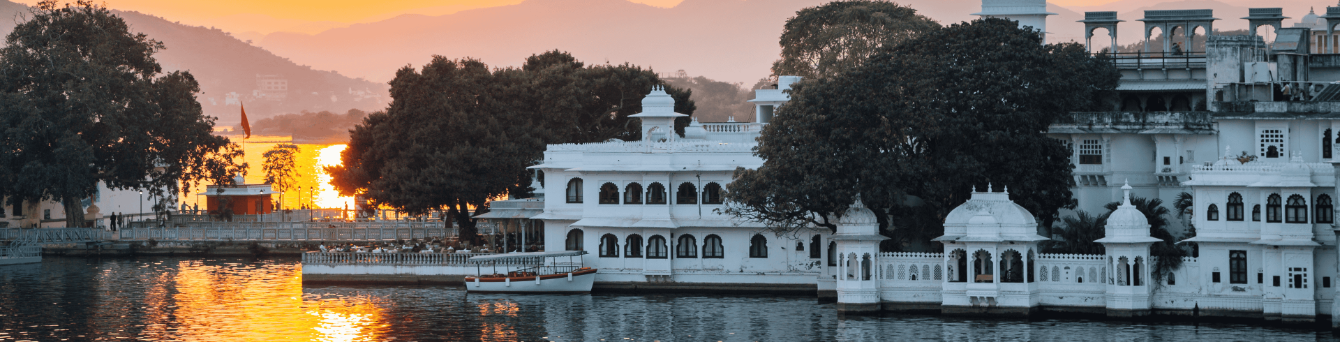 Visite a ndia com o Hotel Leela Palace